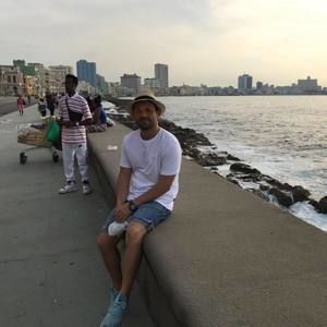 Meet your Posher, Miki